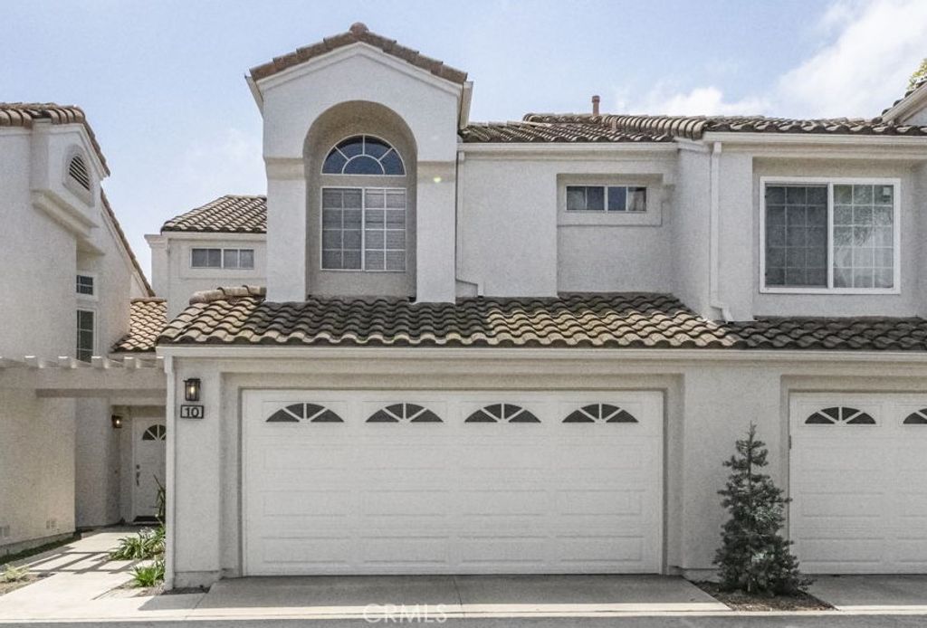 10 Agostino, Irvine
