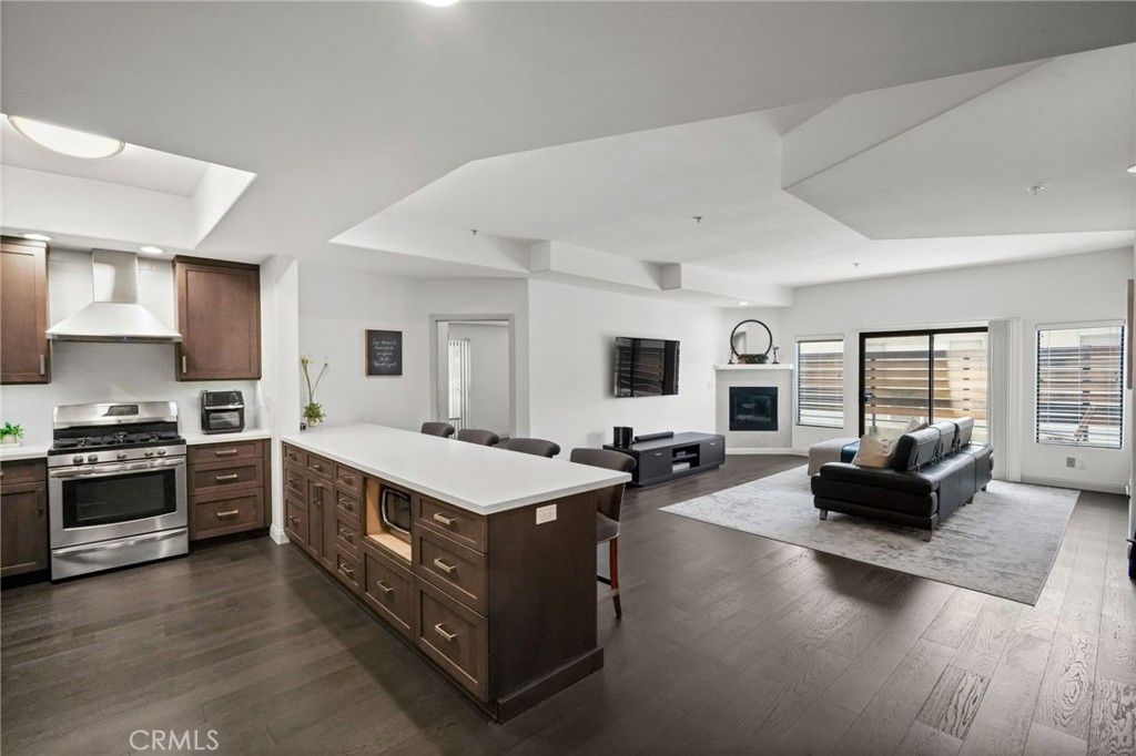 4477 Woodman Avenue # 202, Sherman Oaks