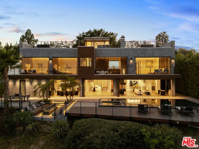 4540 Estrondo Drive, Encino