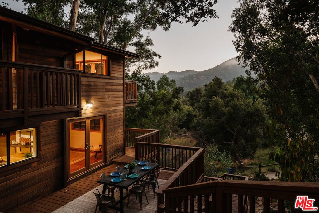 517 Canon View Trail, Topanga