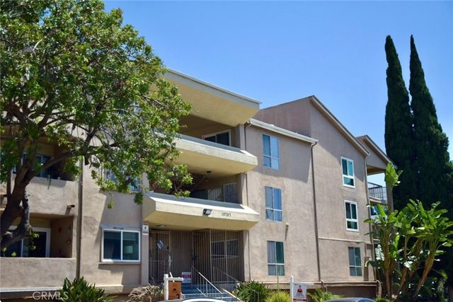 10757 Hortense # 304, Toluca Lake