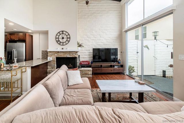 2544 Navarra Dr # 4, Carlsbad