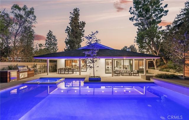 16105 Clear Oak Drive, Encino