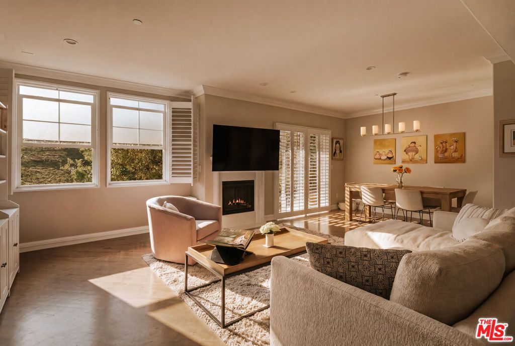 4237 Longridge Avenue # 203, Studio City