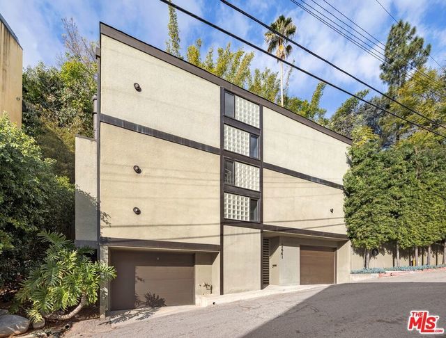 2641 Rinconia Drive, Los Angeles