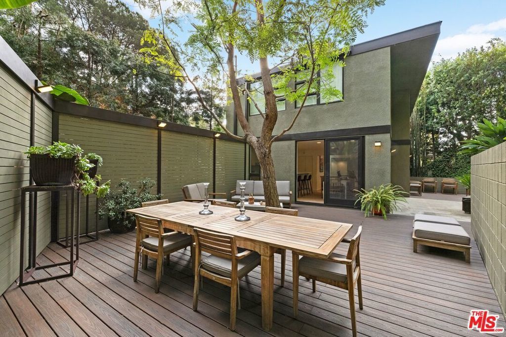 2641 Rinconia Drive, Los Angeles