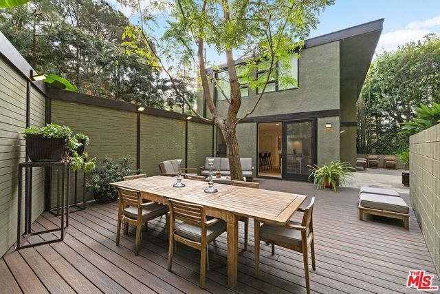 2641 Rinconia Drive, Los Angeles