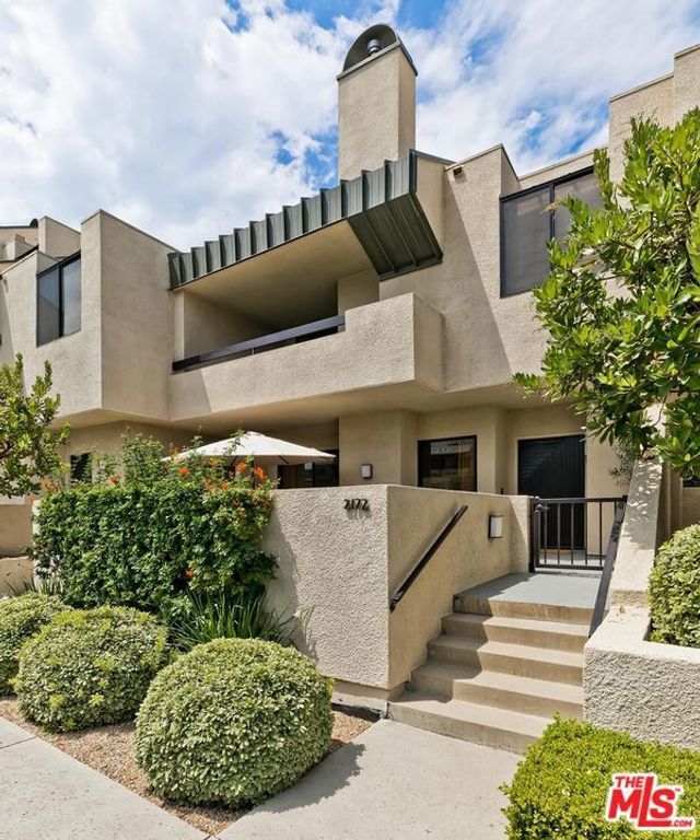 2172 Century, Los Angeles