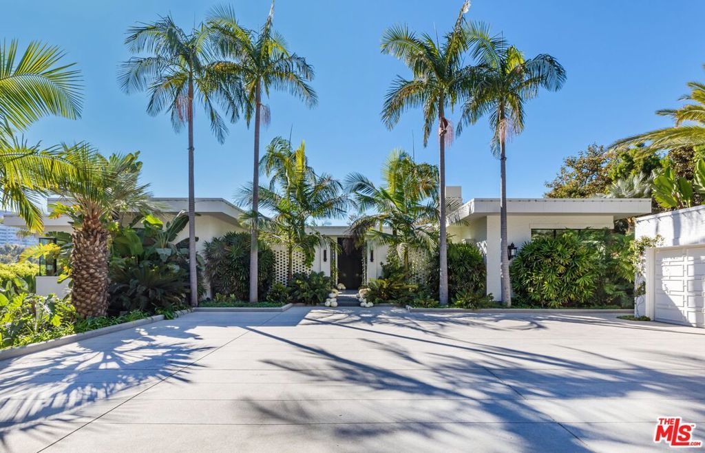 660 Club View Drive, Los Angeles