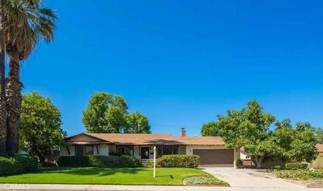 556 W Campus View, Riverside