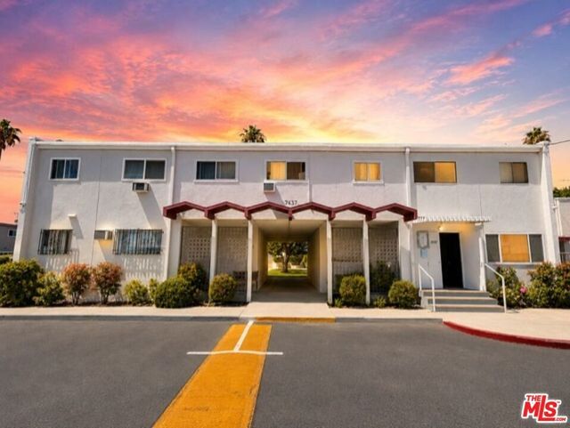 7137 Coldwater Canyon Avenue # 12, North Hollywood