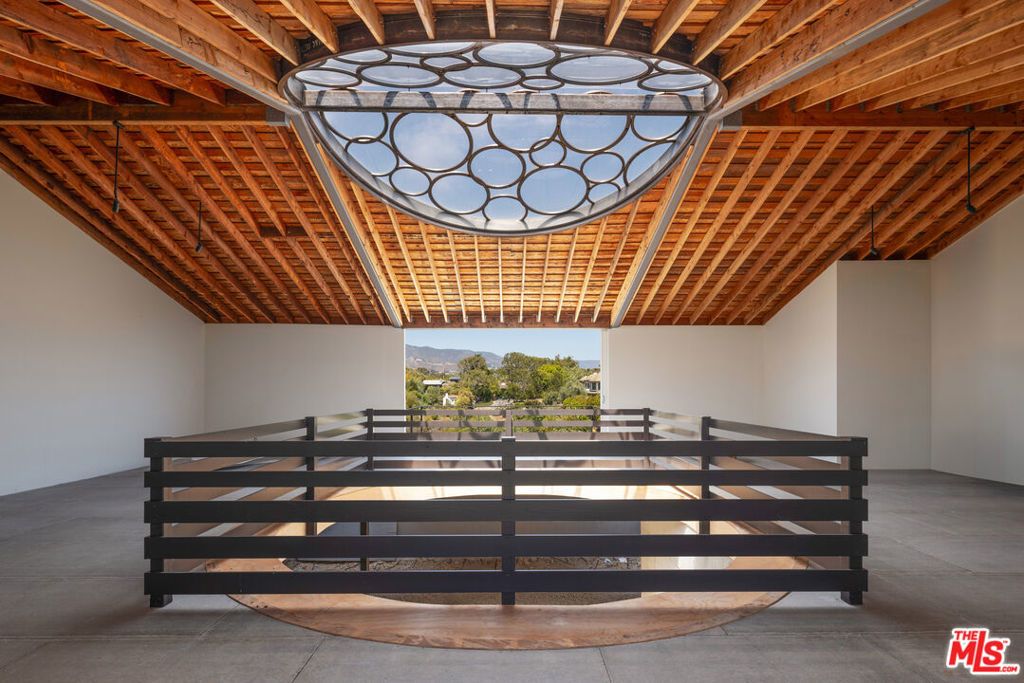 28867 Grayfox Street, Malibu