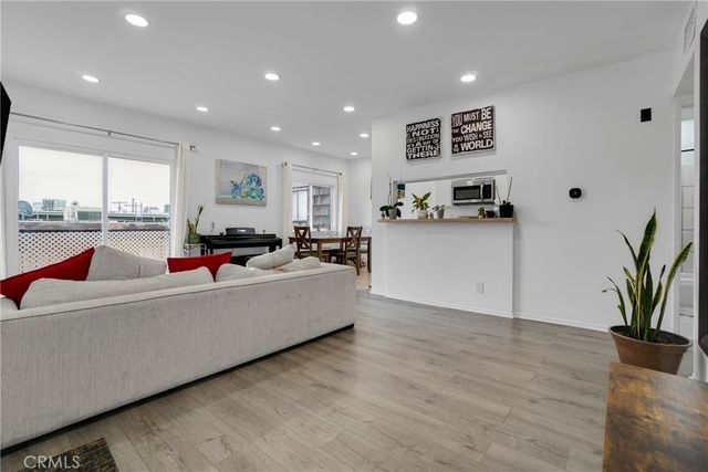 15516 Nordhoff Street # 217, North Hills