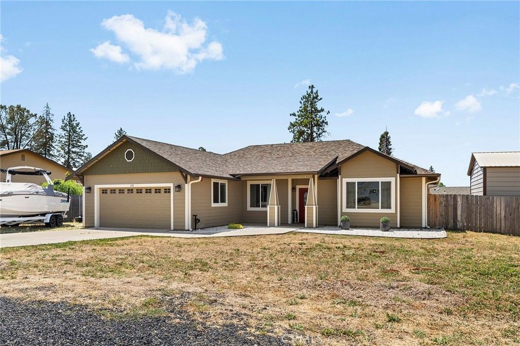 250 Pacific Dr, Paradise