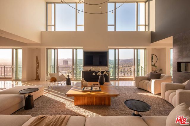 10727 Wilshire Boulevard # Ph2, Los Angeles