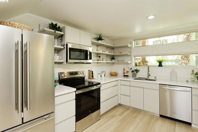 1201 Pine St # 315, Oakland
