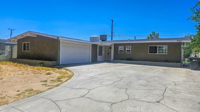 1046 W Holguin, Lancaster