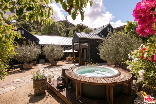 28960 Crags Drive, Agoura Hills