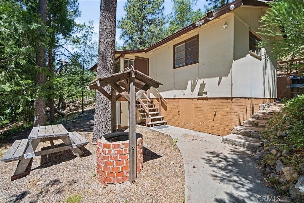32800 Willow, Running Springs