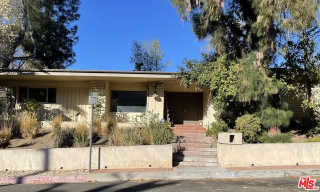 16643 Nanberry Road, Encino