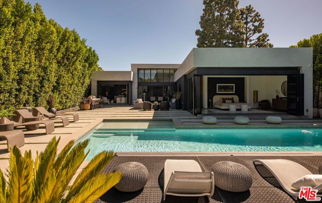 7139 Macapa Drive, Los Angeles