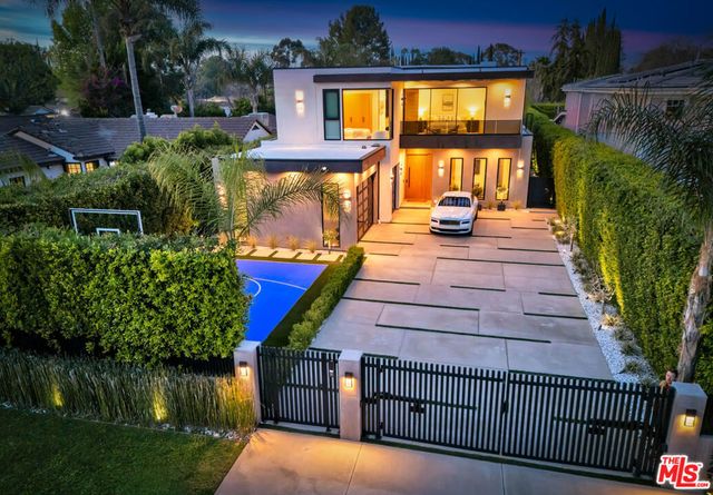 15743 Hesby Street, Encino