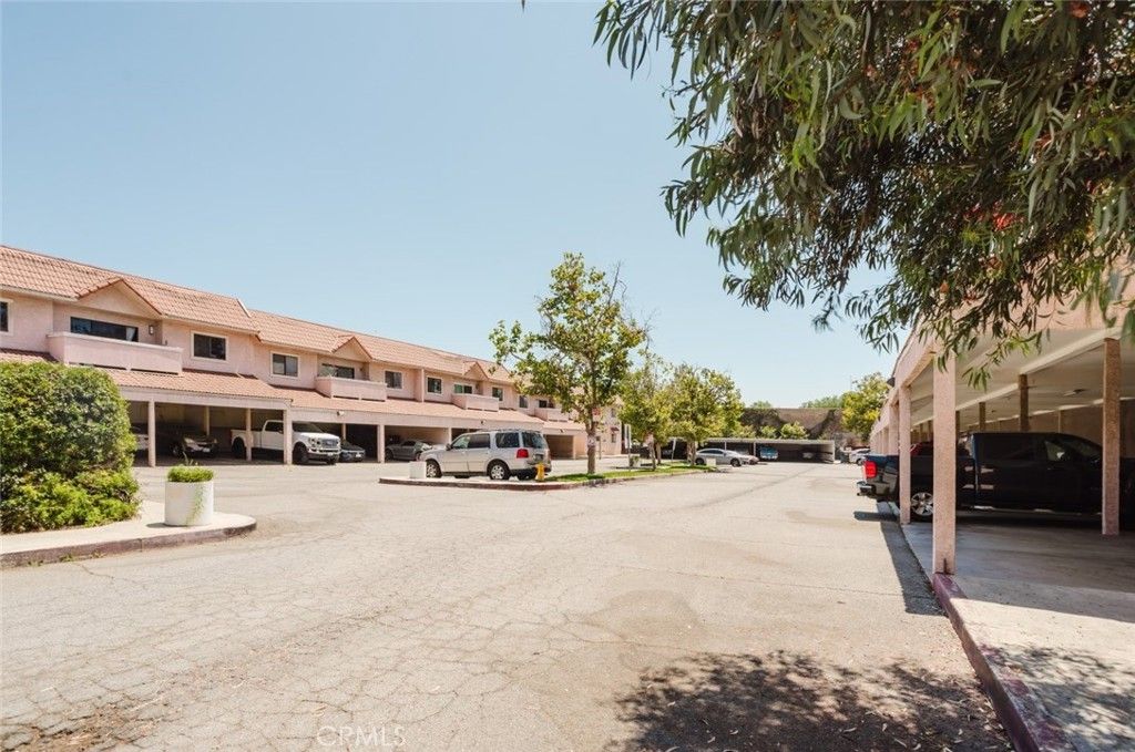 10943 Laurel Canyon # 14, San Fernando