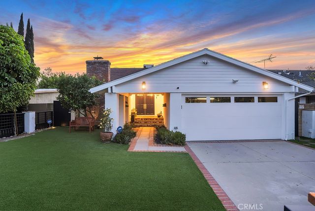 6305 Crebs, Tarzana