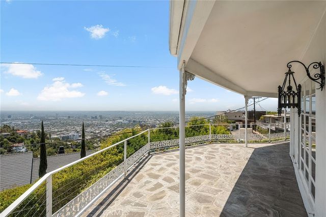 1566 Haslam, Los Angeles