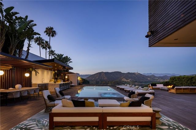 7107 Macapa Drive, Los Angeles