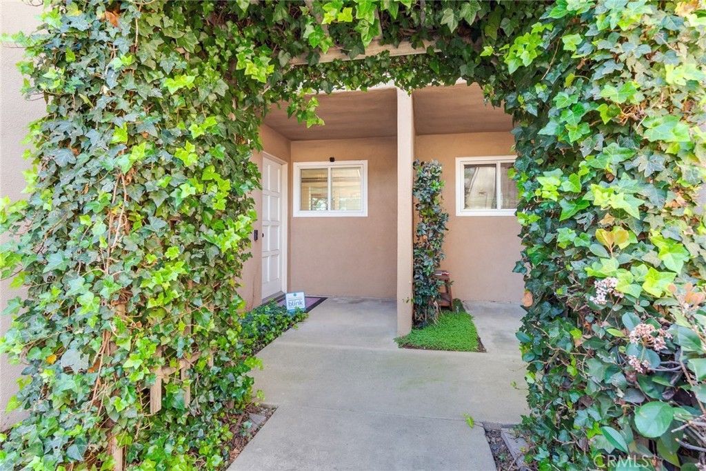 1182 Mountain Gate, Upland
