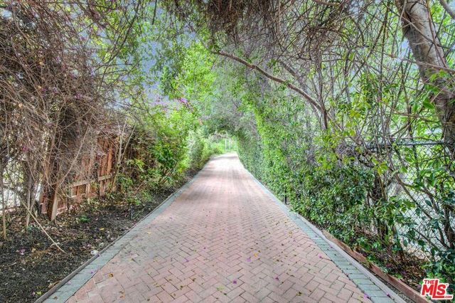 5653 Shirley Avenue, Tarzana