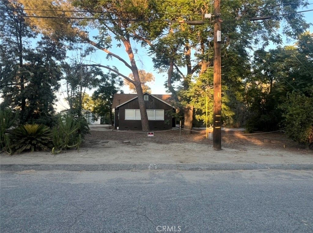 11139 Laurel, Bloomington