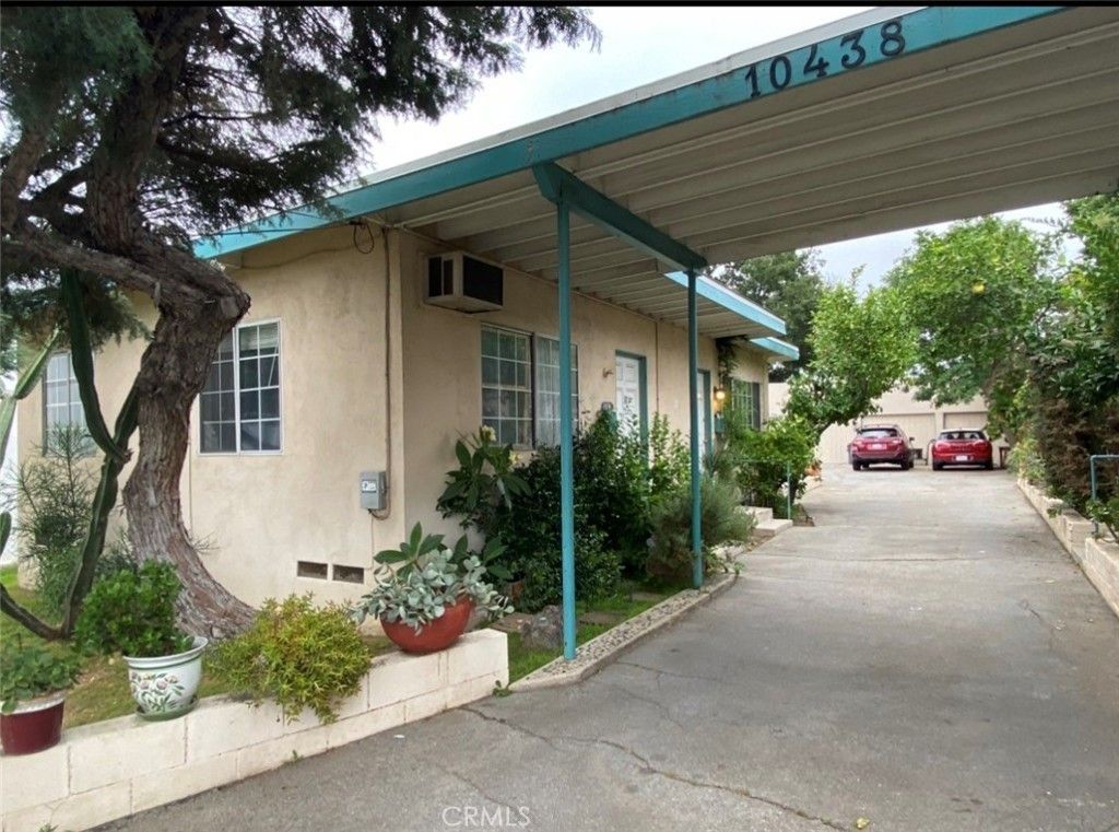 10438 Scoville Avenue, Sunland