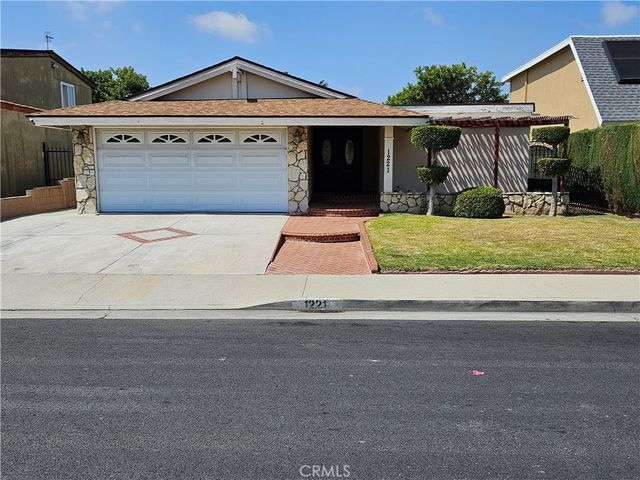 1221 E Denwall, Carson