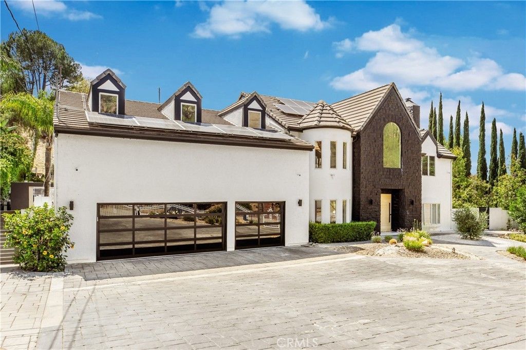 22963 Cass Avenue, Woodland Hills