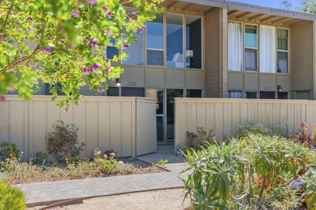 451 Dela Vina # 107, Monterey