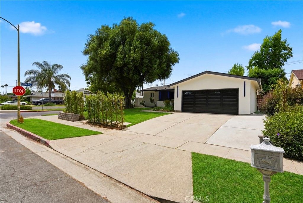 23800 Tiara, Woodland Hills