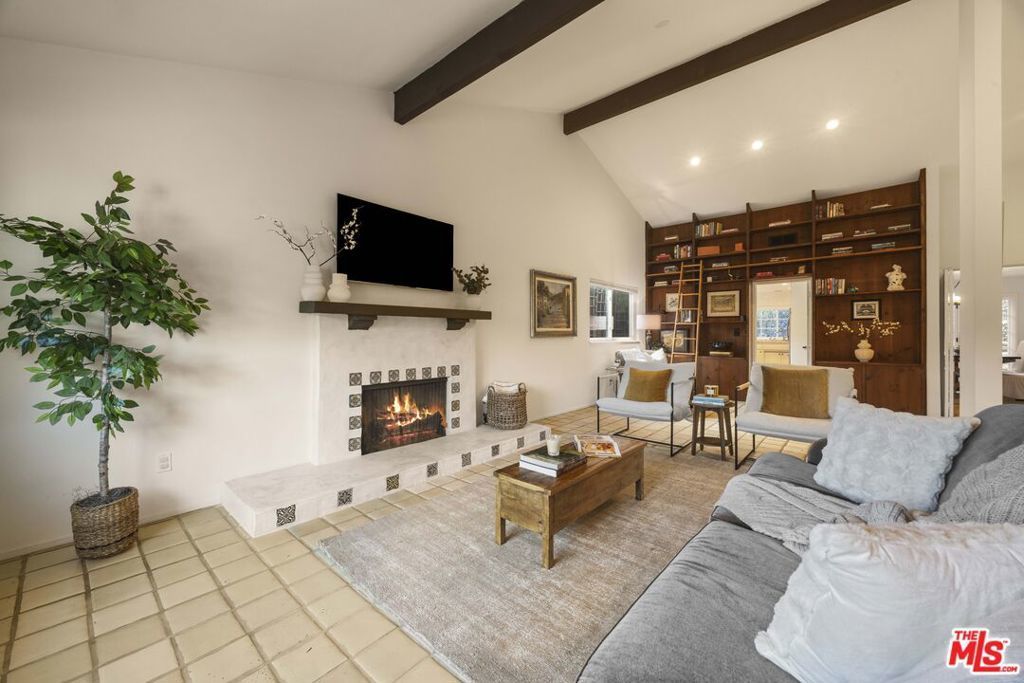 11139 Hortense Street, North Hollywood