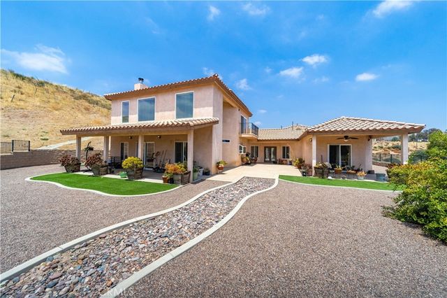 13675 Davenport, Agua Dulce