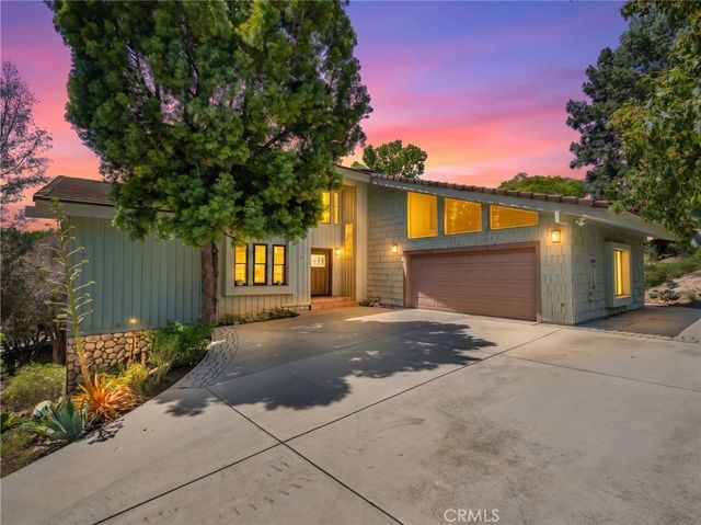 2248 Mil Sorpresas, Fallbrook