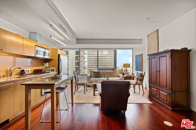 1155 S Grand Avenue # 1111, Los Angeles