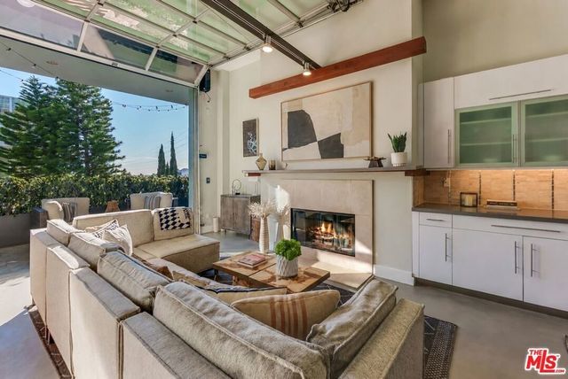 1152 N La Cienega Boulevard # 201, West Hollywood