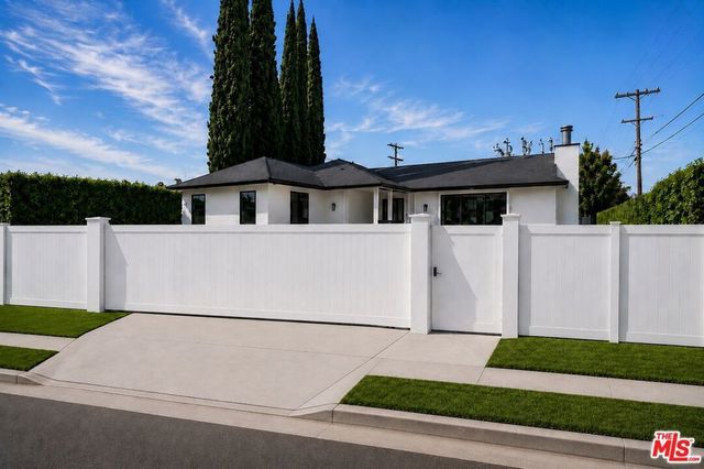 4955 Woodman Avenue, Sherman Oaks
