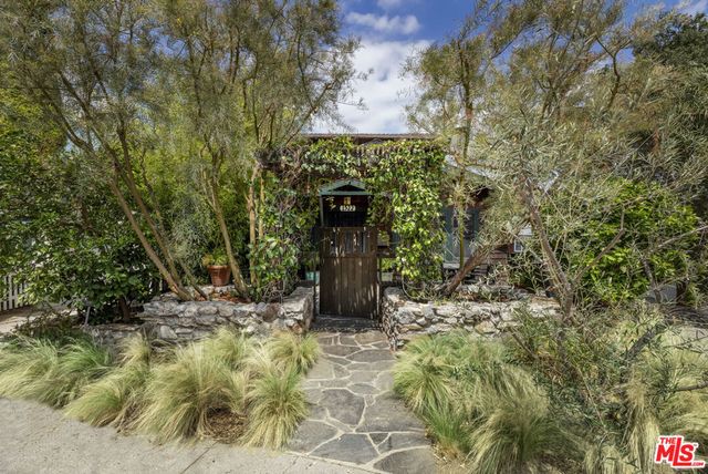 1522 Elevado Street, Los Angeles