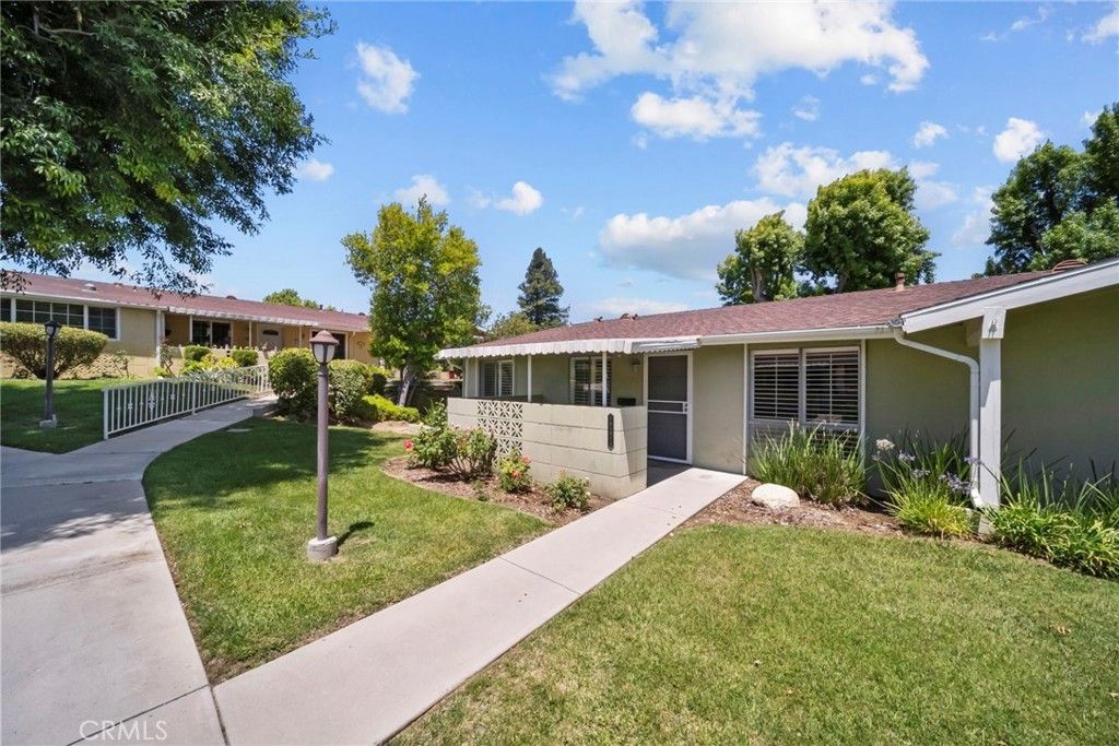 19157 Avenue Of The Oaks # A, Newhall