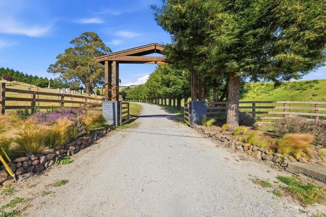 560 Stage Road, Pescadero