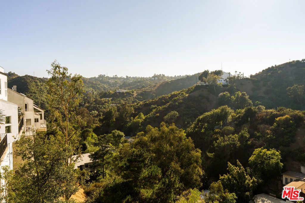 2591 Leicester Drive, Los Angeles