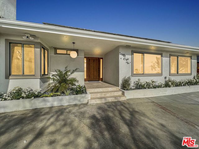 5810 S Halm Avenue, Los Angeles