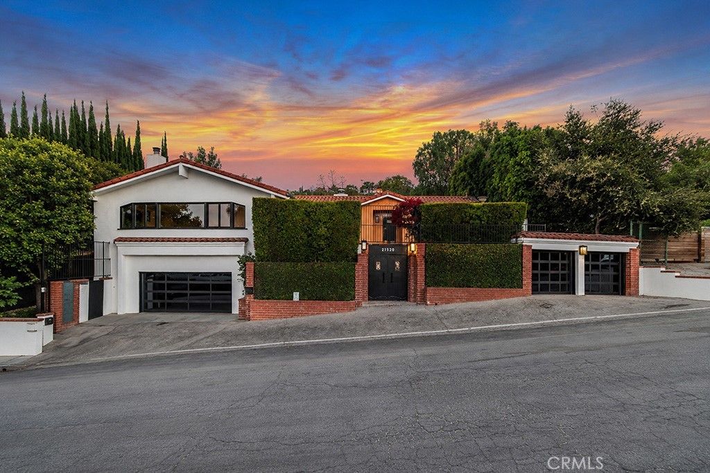 21520 Arcos, Woodland Hills